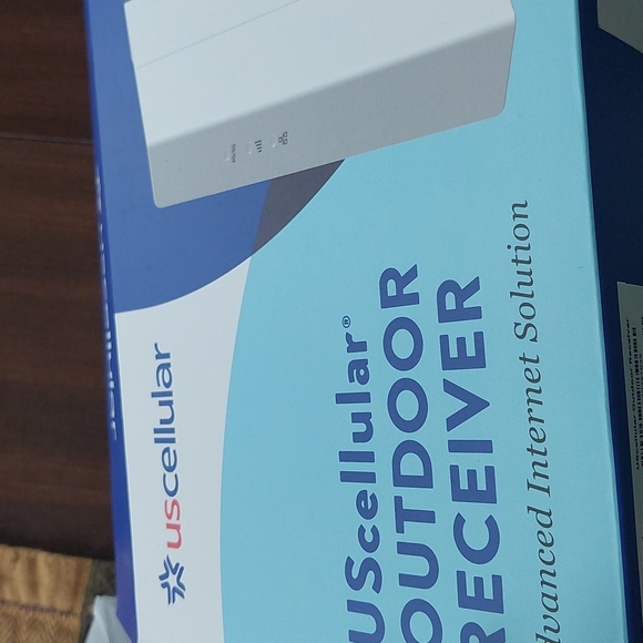 Outdoor receiver and Eeros 6+ mesh router - Picture 3 of 6